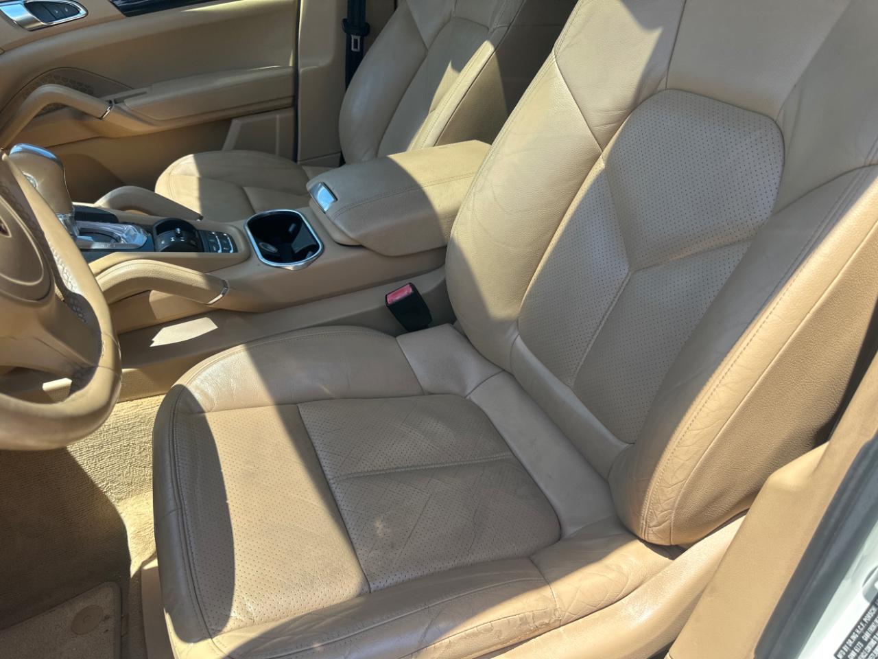 Porsche Cayenne Base 2012