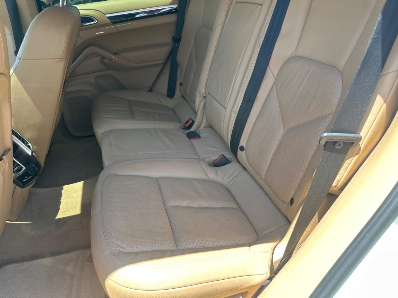 Porsche Cayenne Base 2012