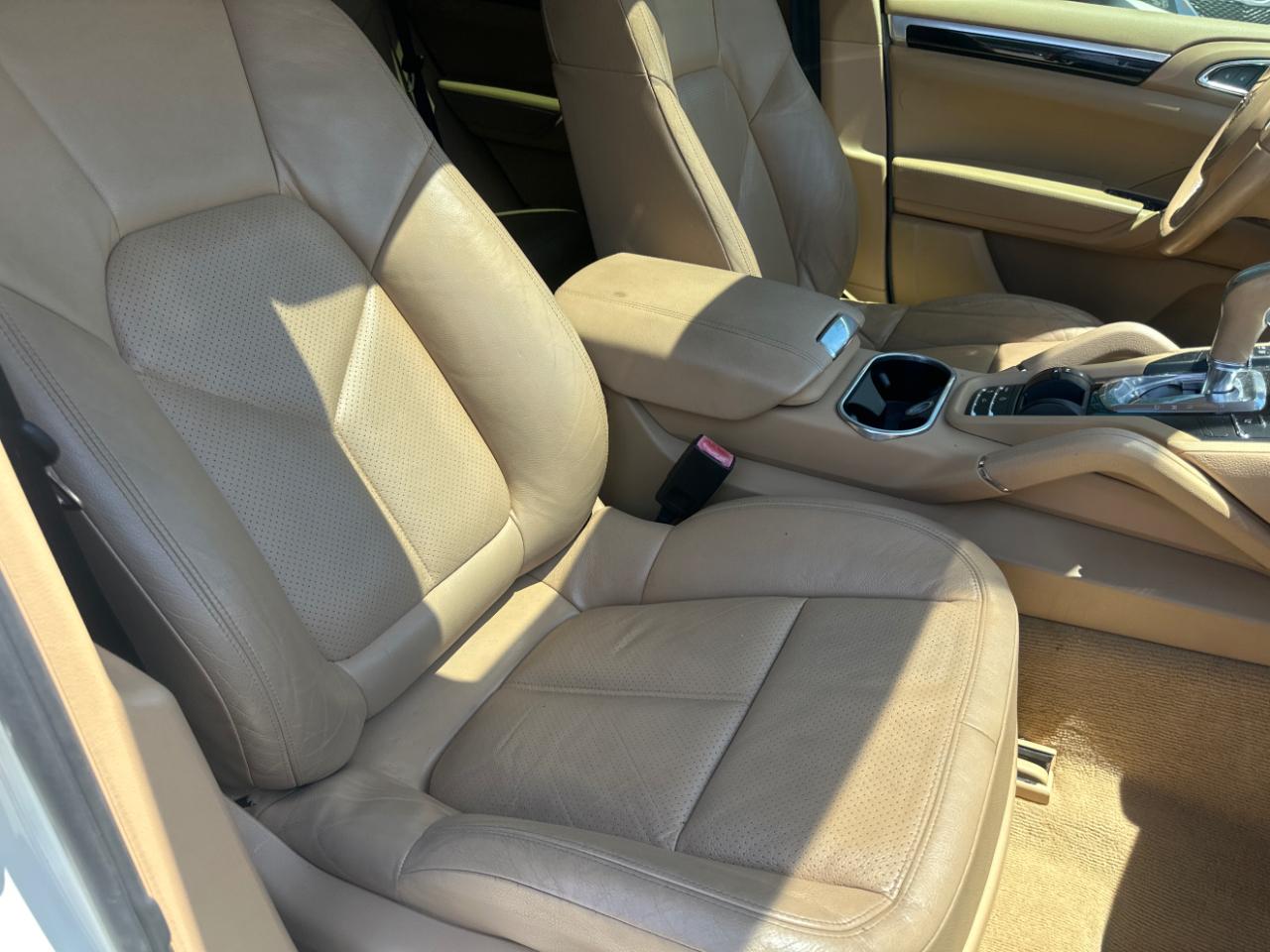Porsche Cayenne Base 2012