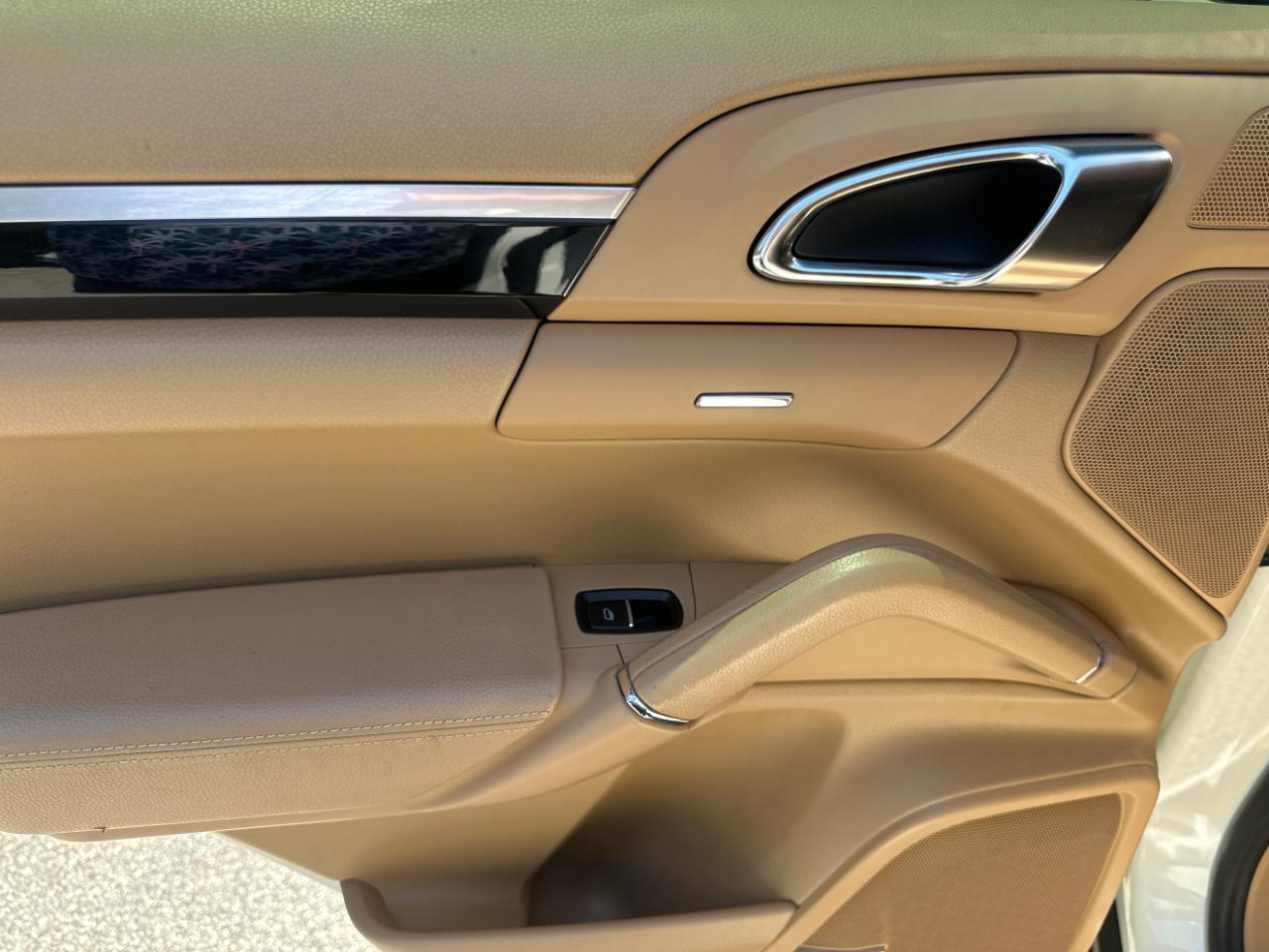 Porsche Cayenne Base 2012