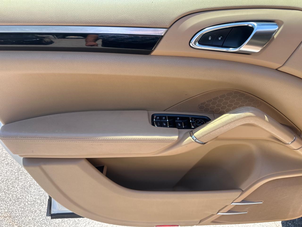 Porsche Cayenne Base 2012