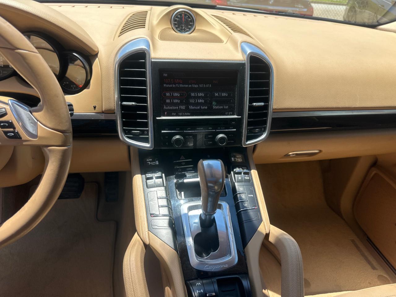 Porsche Cayenne Base 2012