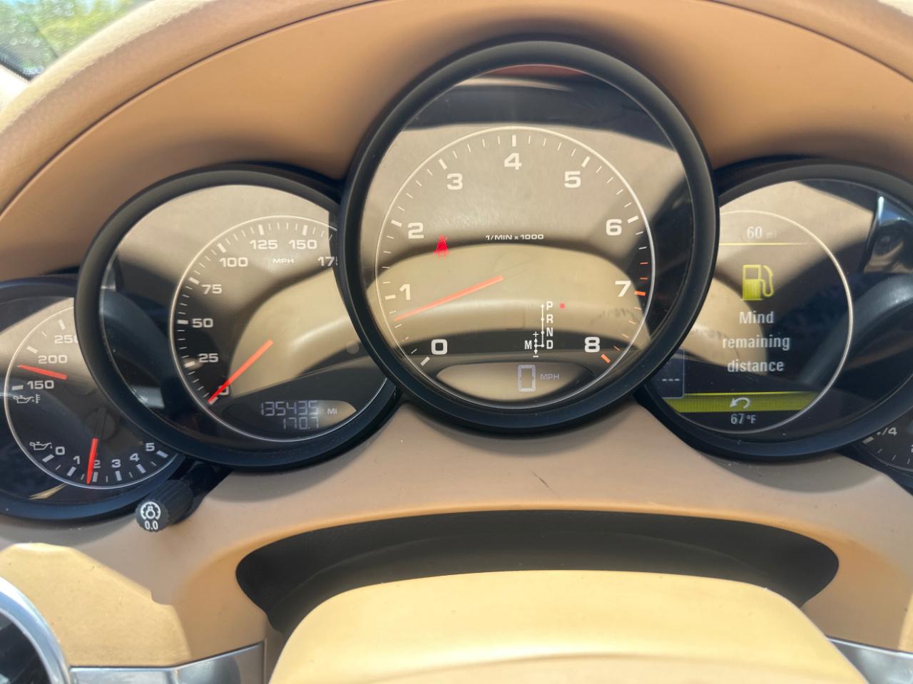 Porsche Cayenne Base 2012