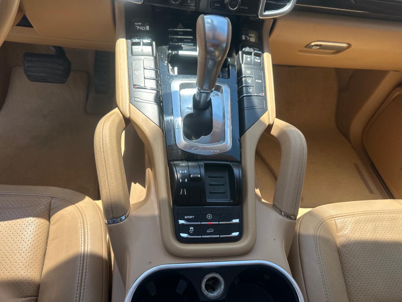 Porsche Cayenne Base 2012