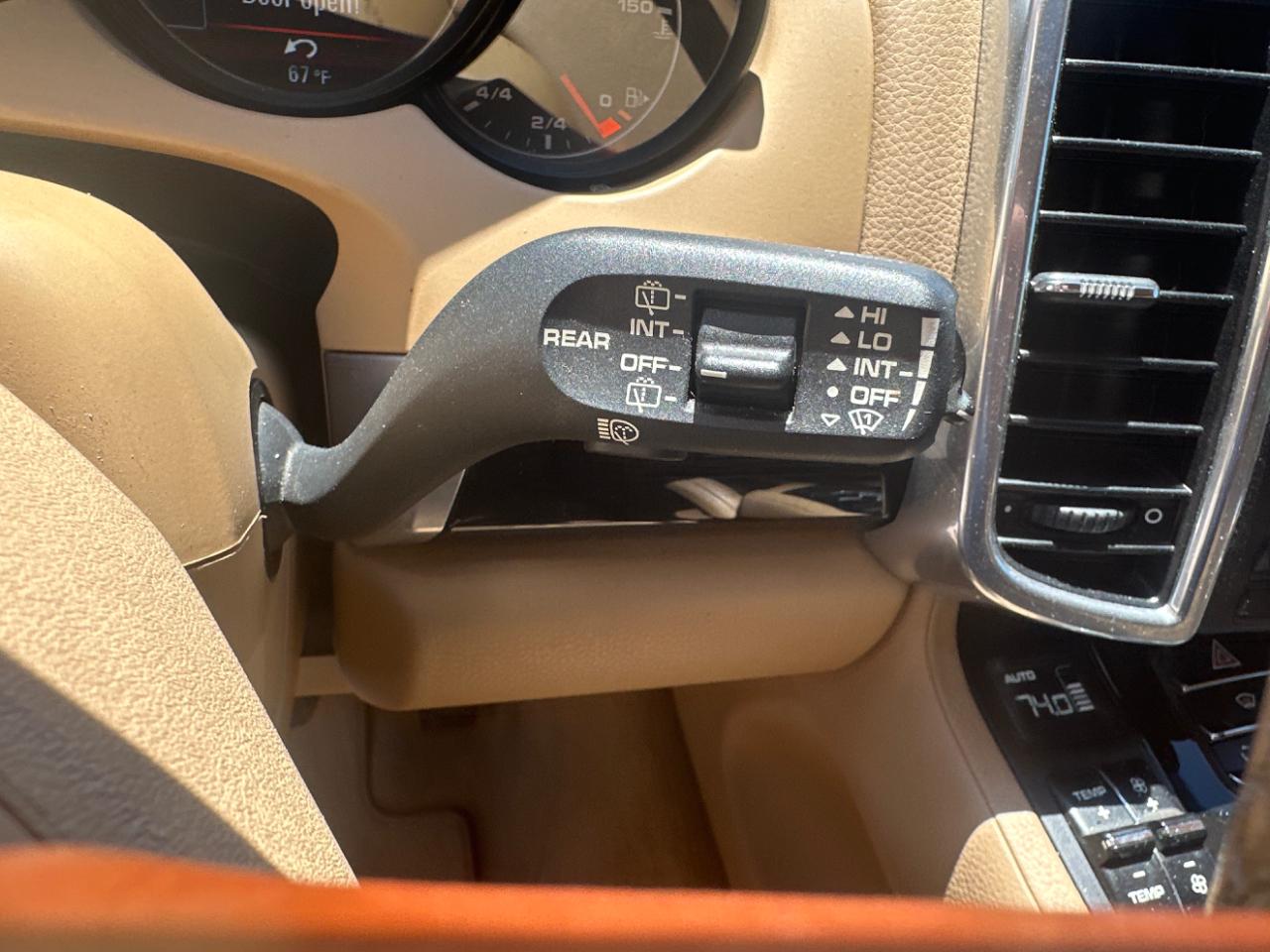 Porsche Cayenne Base 2012