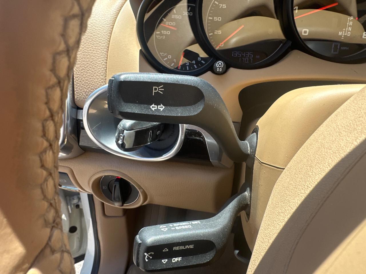 Porsche Cayenne Base 2012