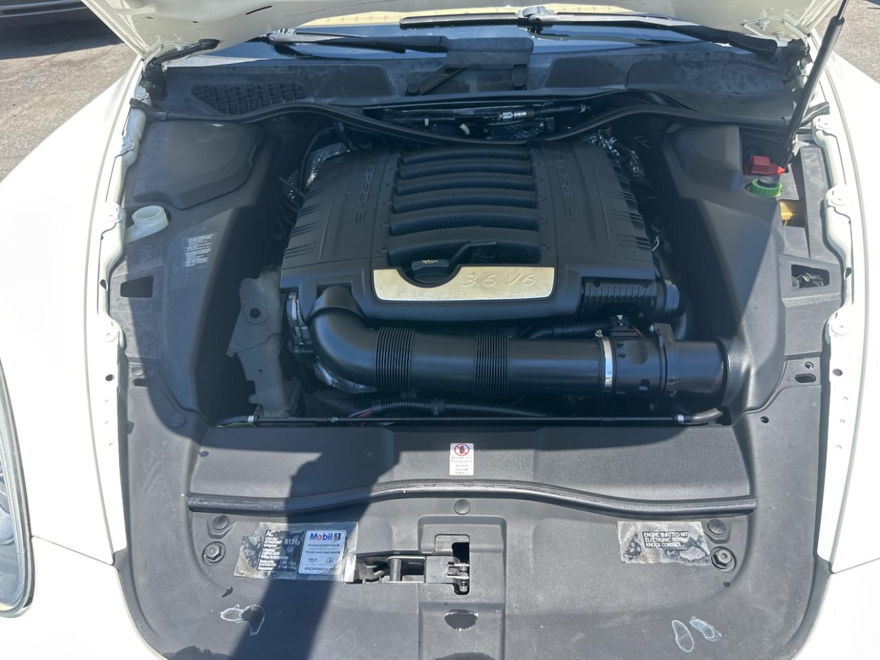 Porsche Cayenne Base 2012