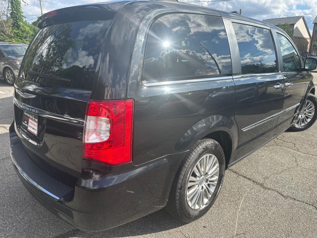 Chrysler Town & Country 4dr Wgn Touring-L 2013