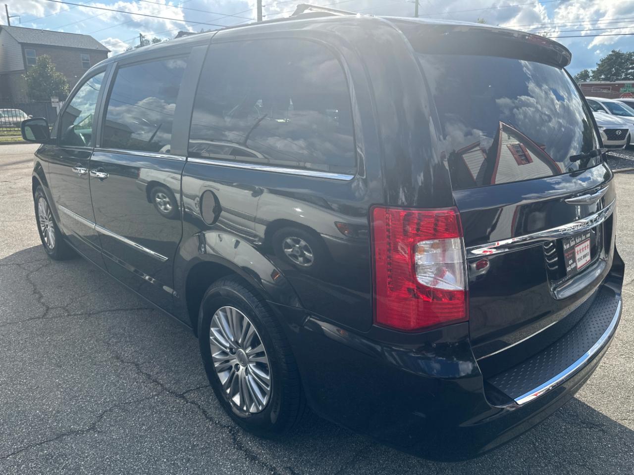 Chrysler Town & Country 4dr Wgn Touring-L 2013