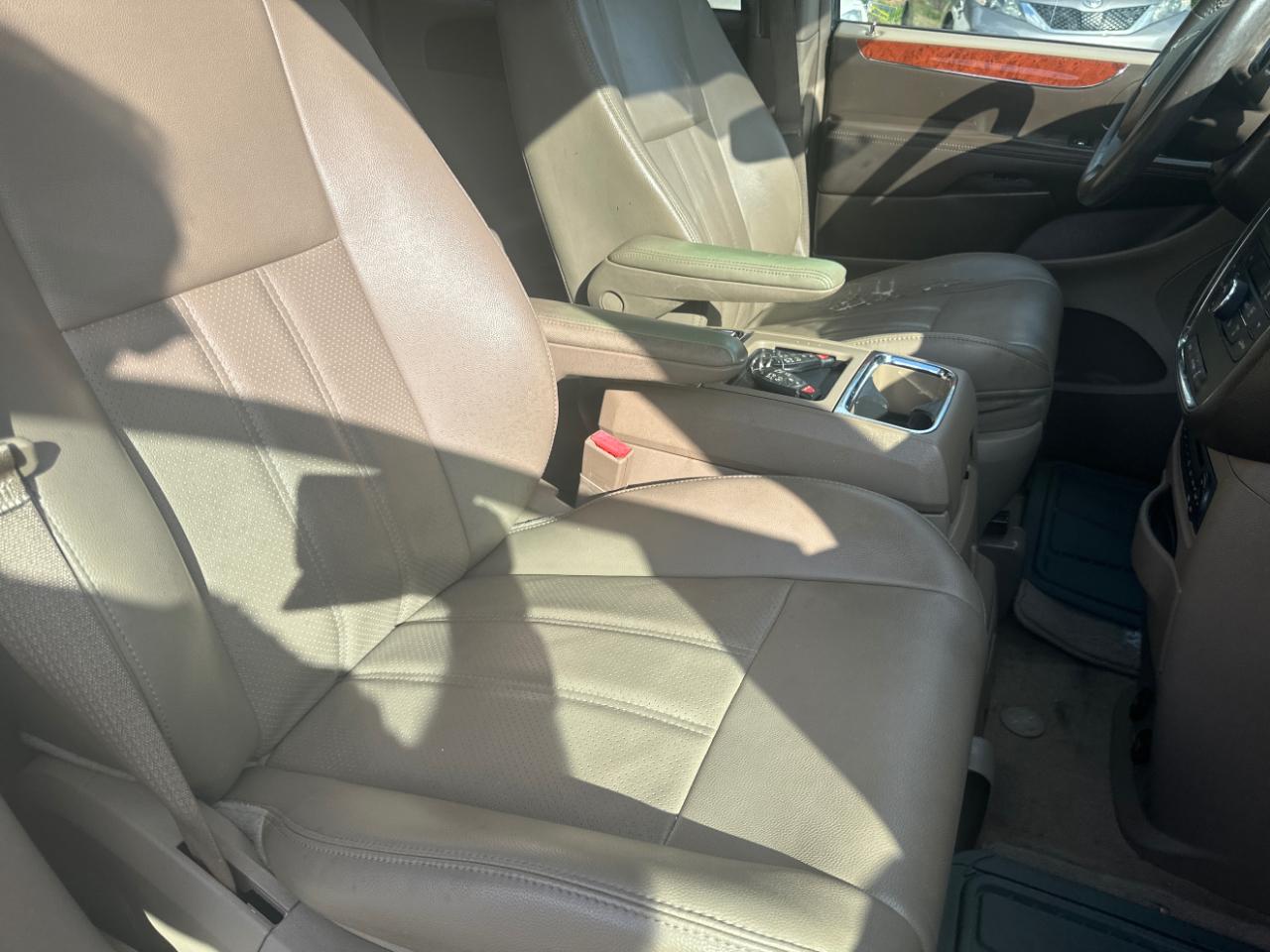 Chrysler Town & Country 4dr Wgn Touring-L 2013