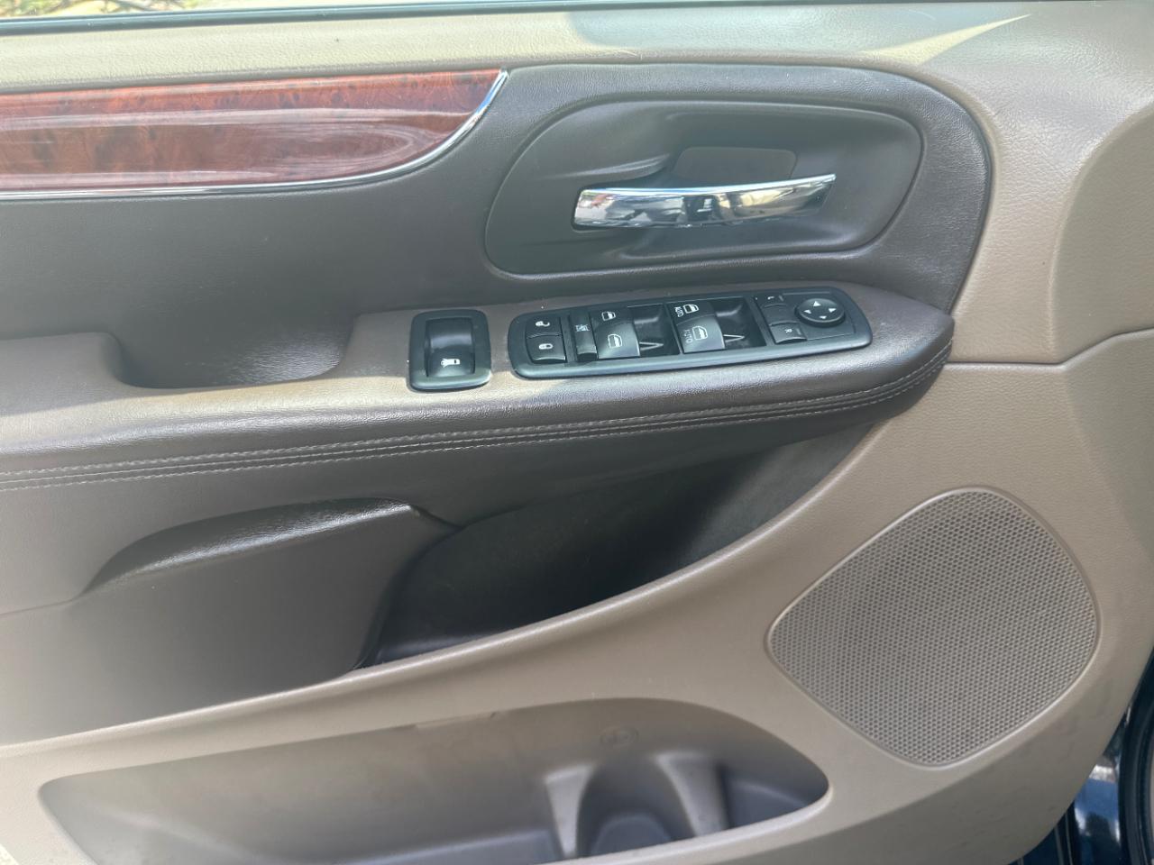 Chrysler Town & Country 4dr Wgn Touring-L 2013