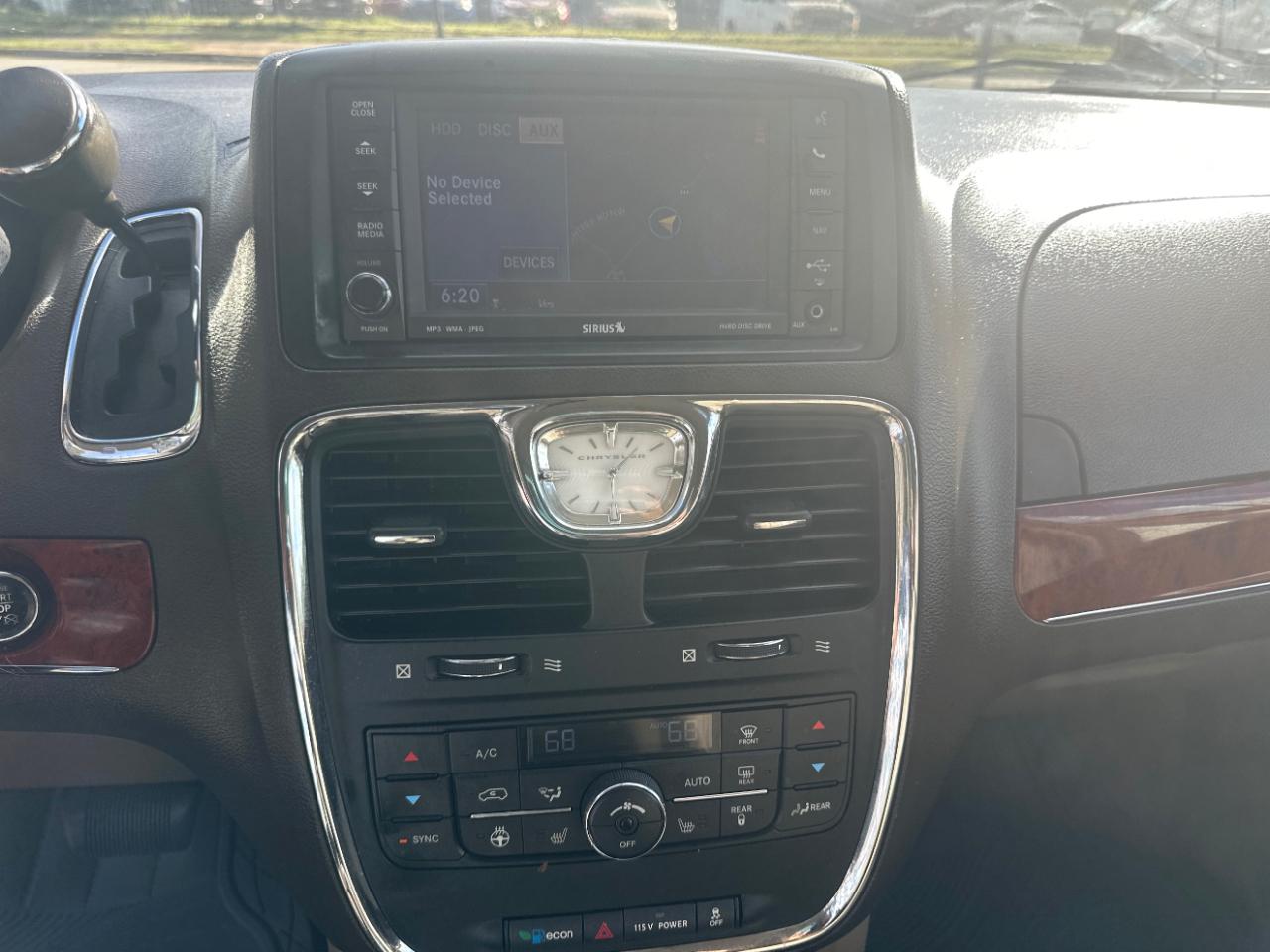 Chrysler Town & Country 4dr Wgn Touring-L 2013