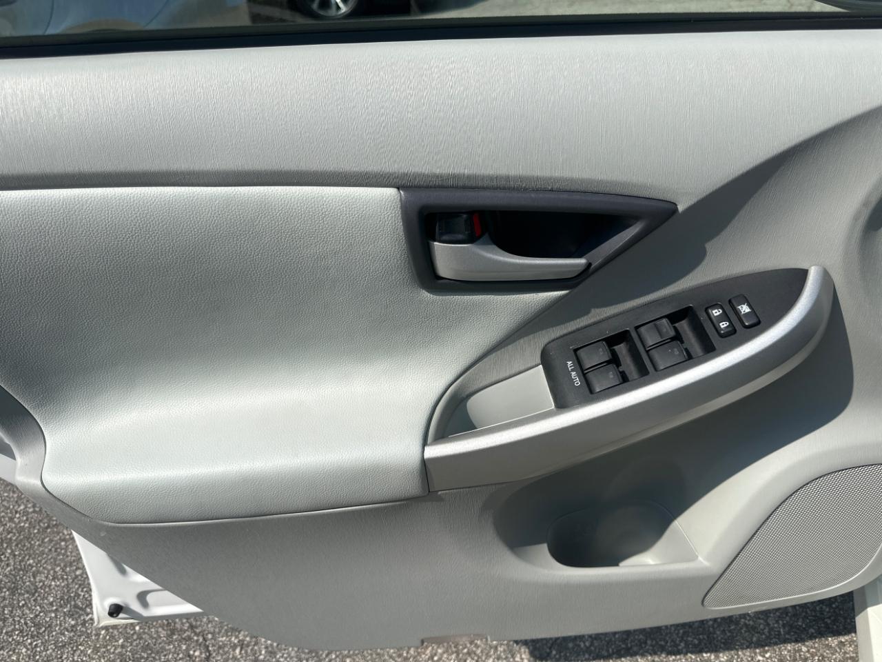 Toyota Prius 5dr HB III (Natl) 2011