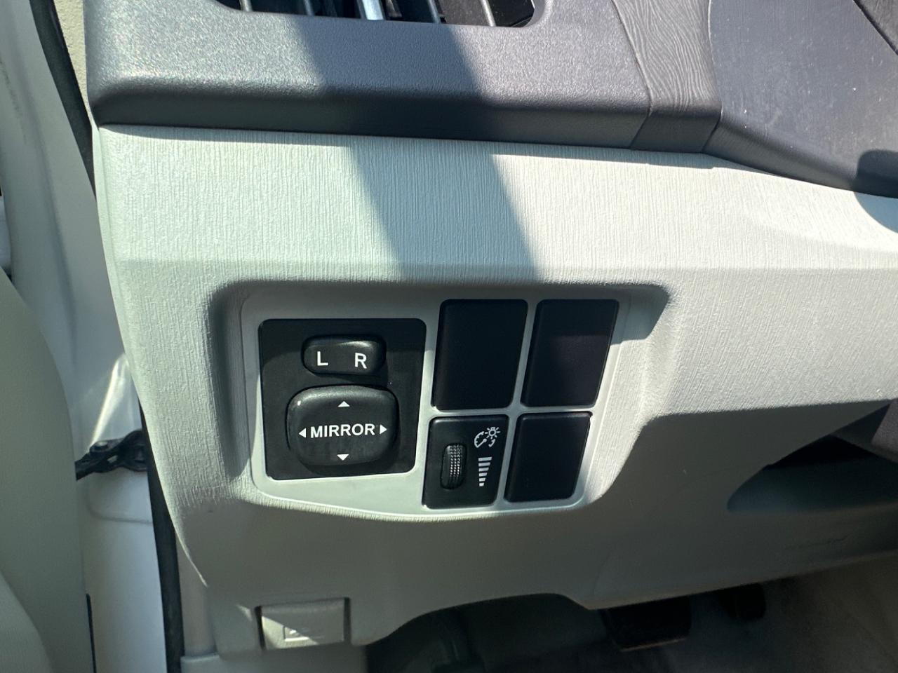 Toyota Prius 5dr HB III (Natl) 2011