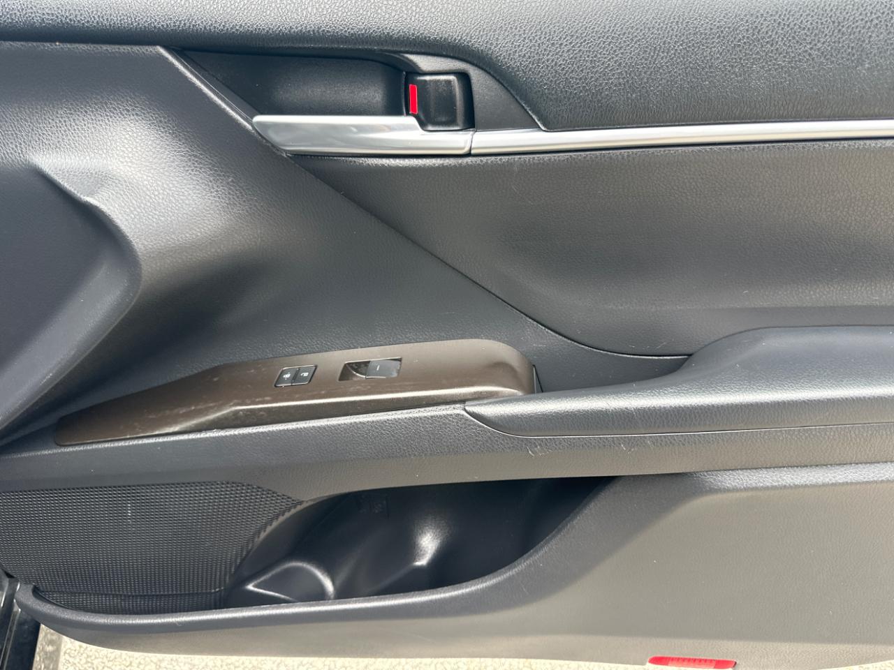 Toyota Camry LE Auto (Natl) 2021