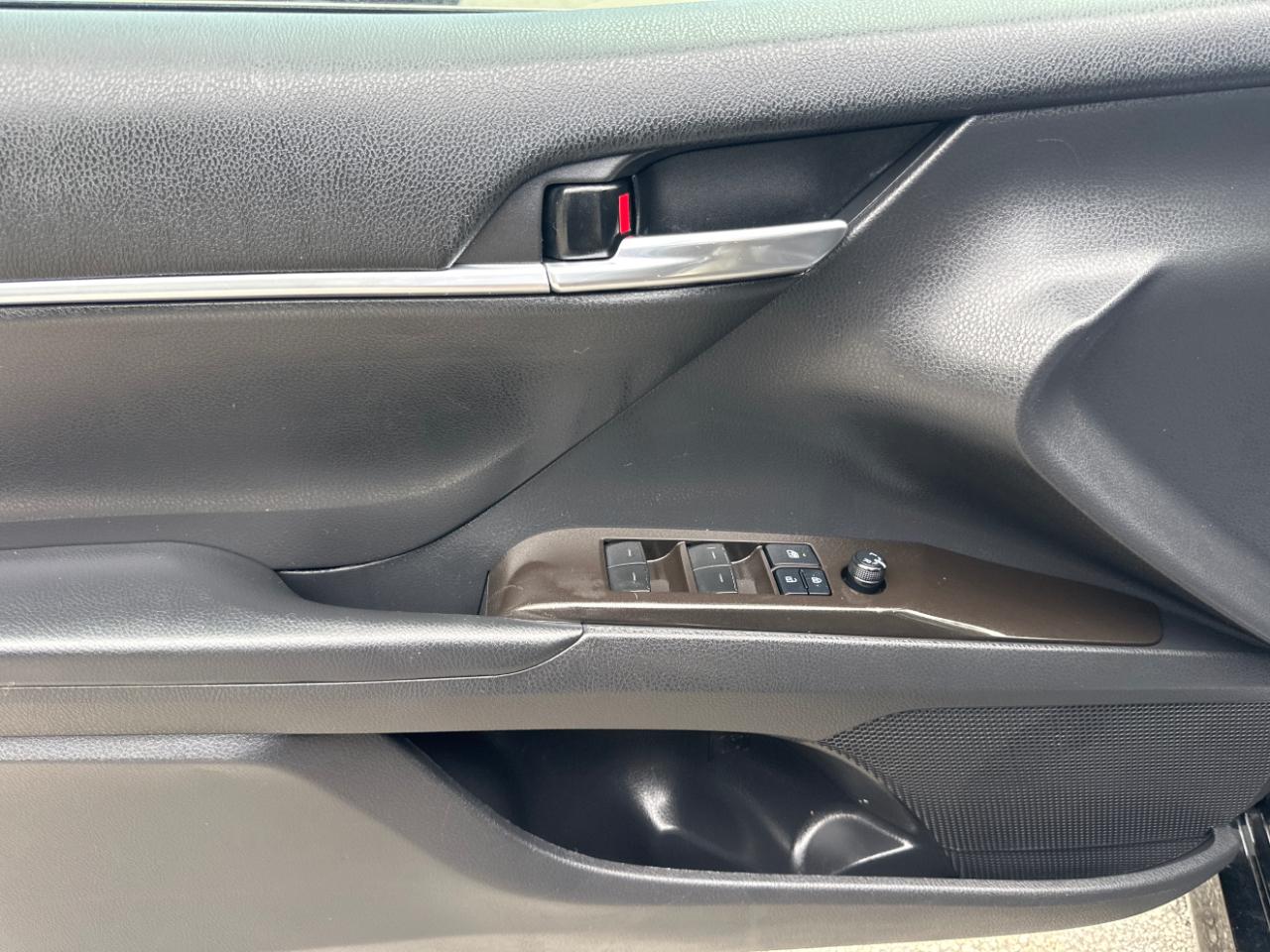 Toyota Camry LE Auto (Natl) 2021