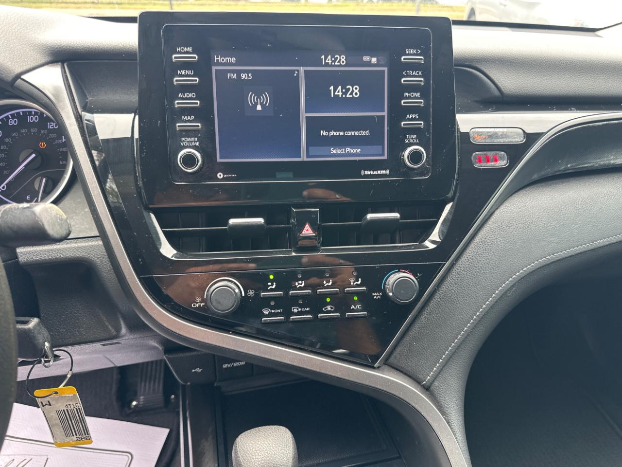 Toyota Camry LE Auto (Natl) 2021