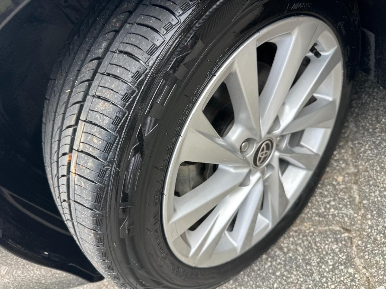 Toyota Camry LE Auto (Natl) 2021