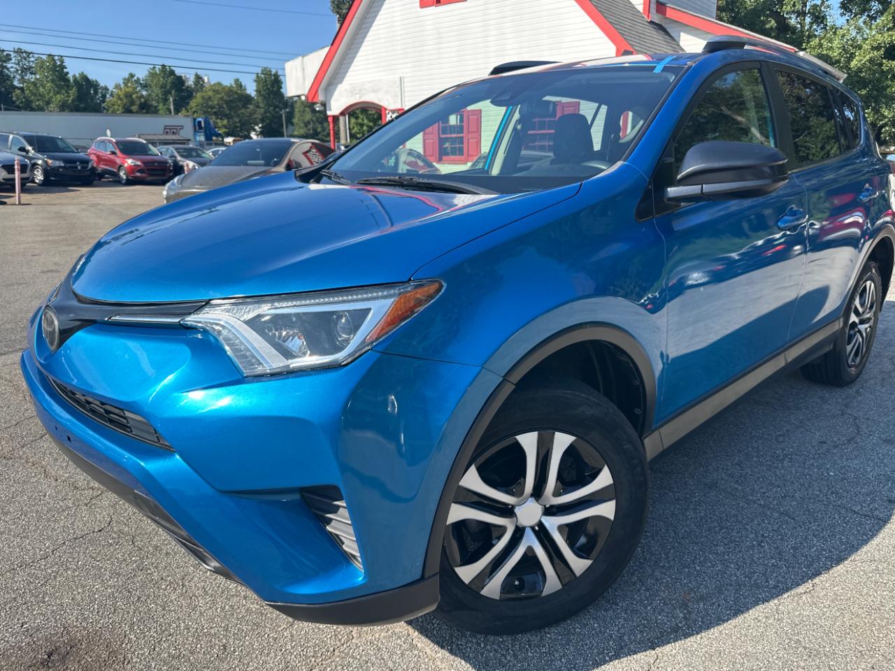 Toyota RAV4 LE FWD (Natl) 2018