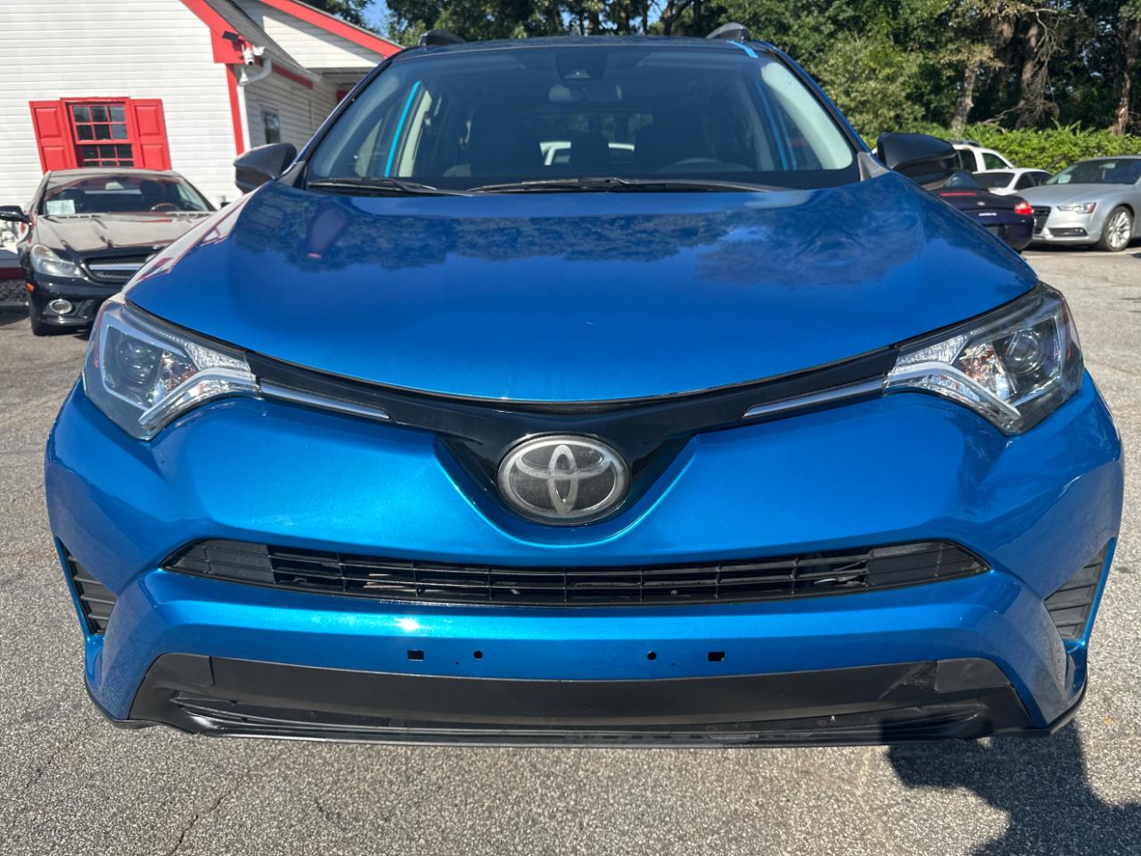 Toyota RAV4 LE FWD (Natl) 2018
