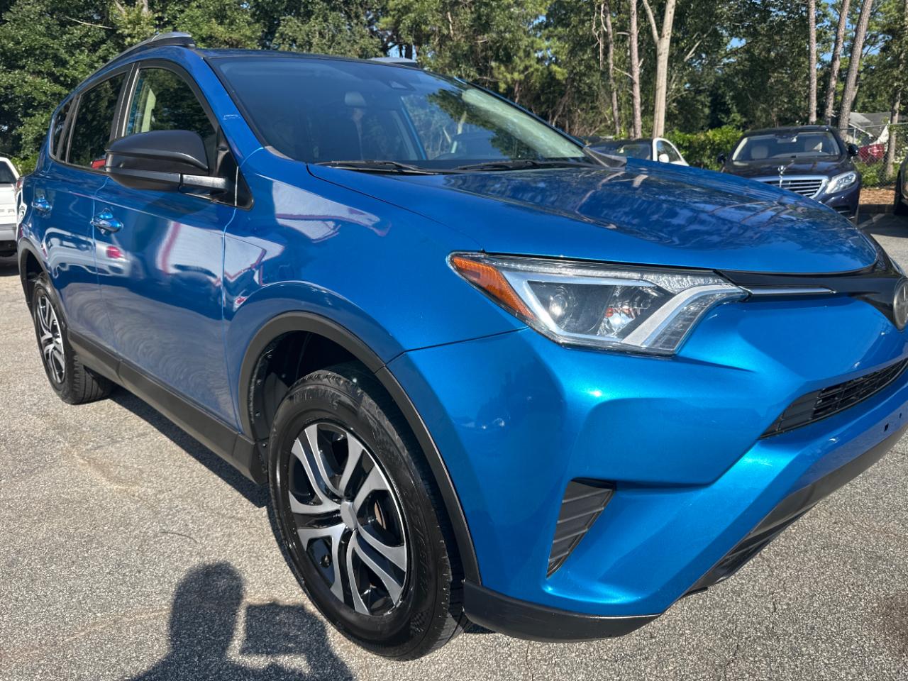 Toyota RAV4 LE FWD (Natl) 2018