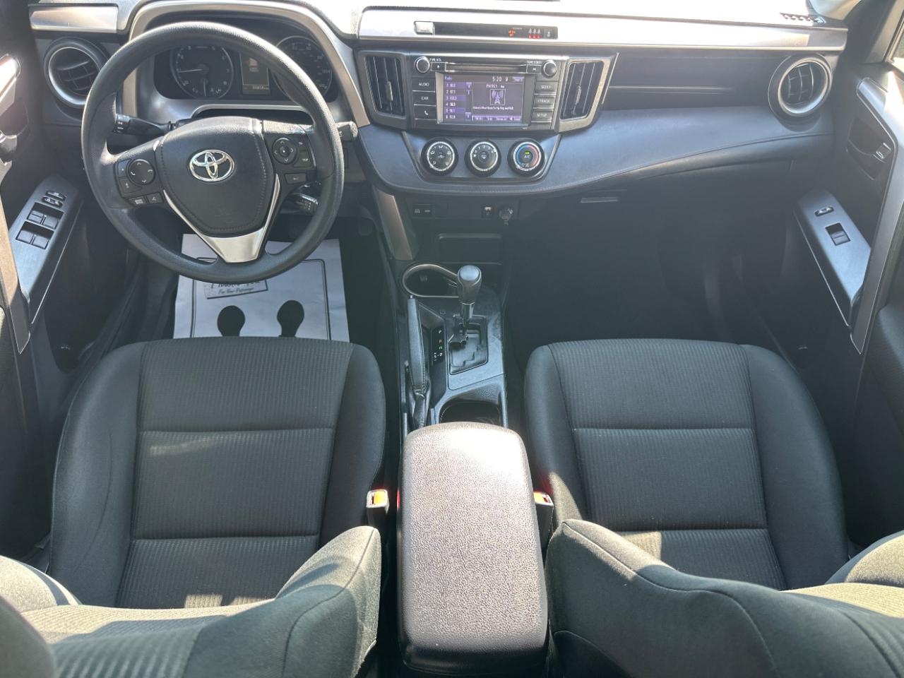 Toyota RAV4 LE FWD (Natl) 2018