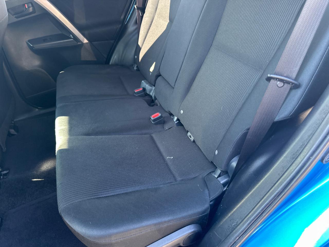 Toyota RAV4 LE FWD (Natl) 2018