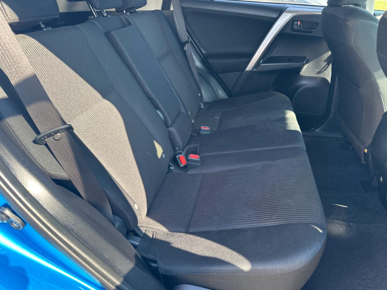 Toyota RAV4 LE FWD (Natl) 2018