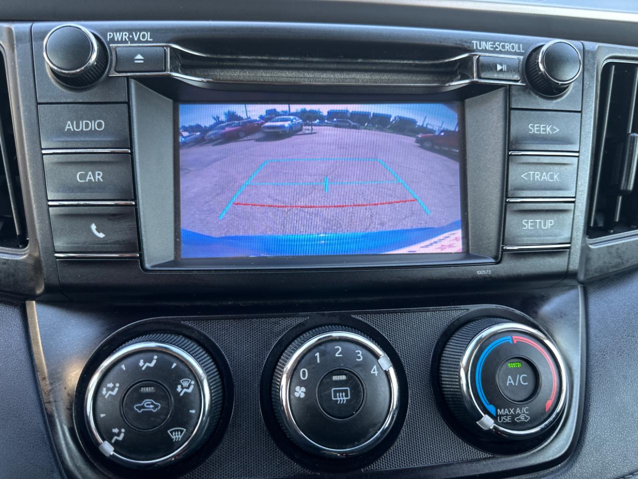 Toyota RAV4 LE FWD (Natl) 2018