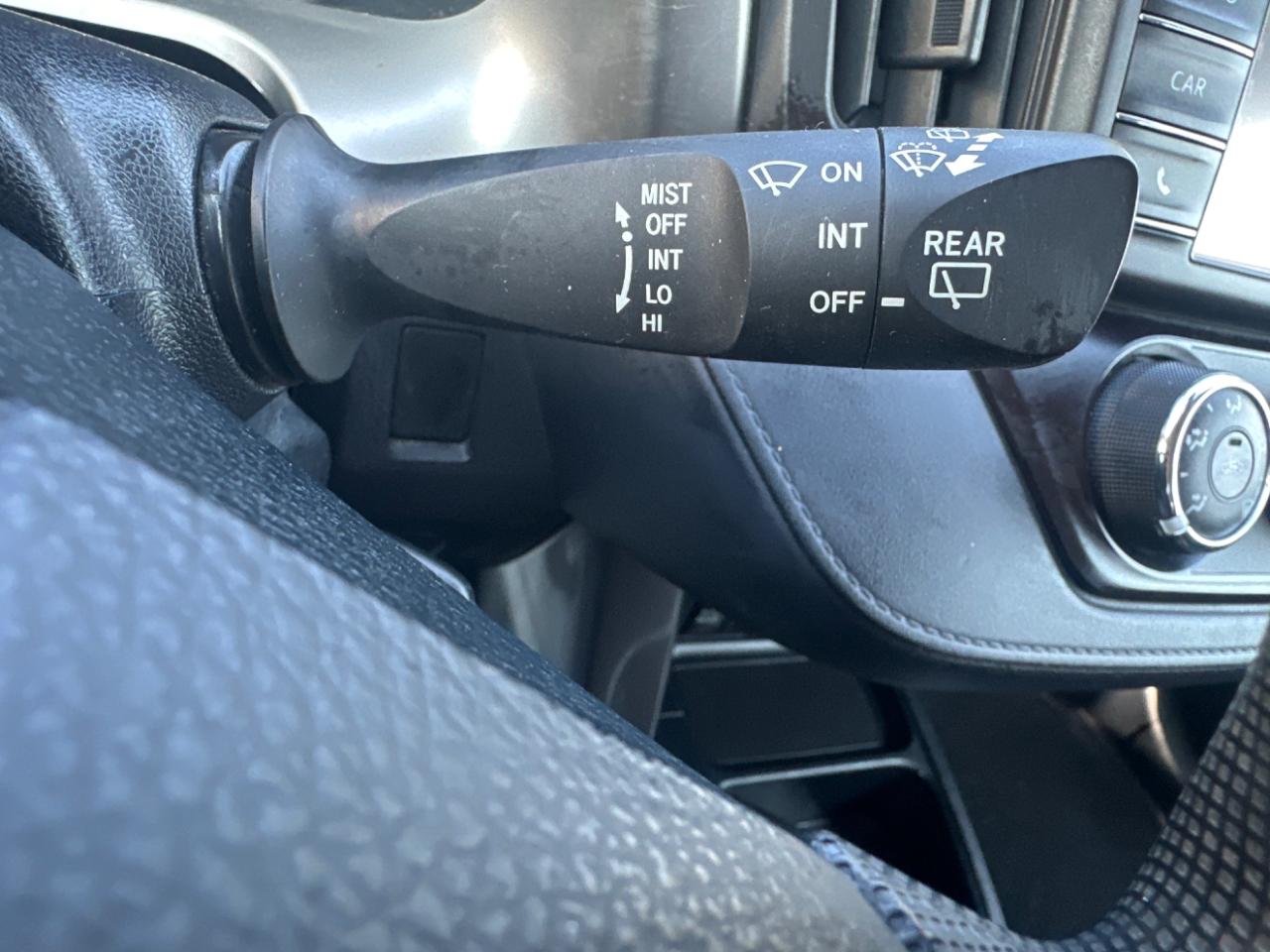 Toyota RAV4 LE FWD (Natl) 2018