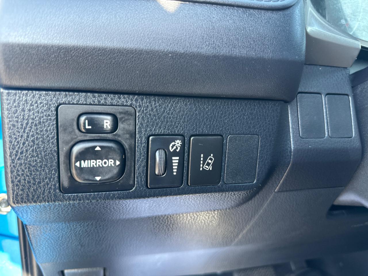 Toyota RAV4 LE FWD (Natl) 2018