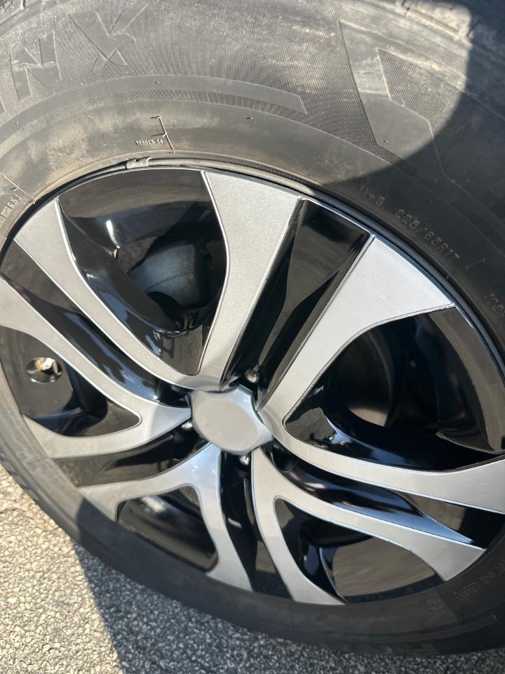 Toyota RAV4 LE FWD (Natl) 2018