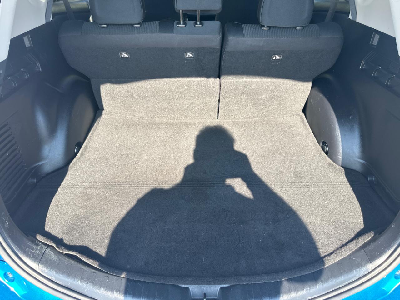Toyota RAV4 LE FWD (Natl) 2018
