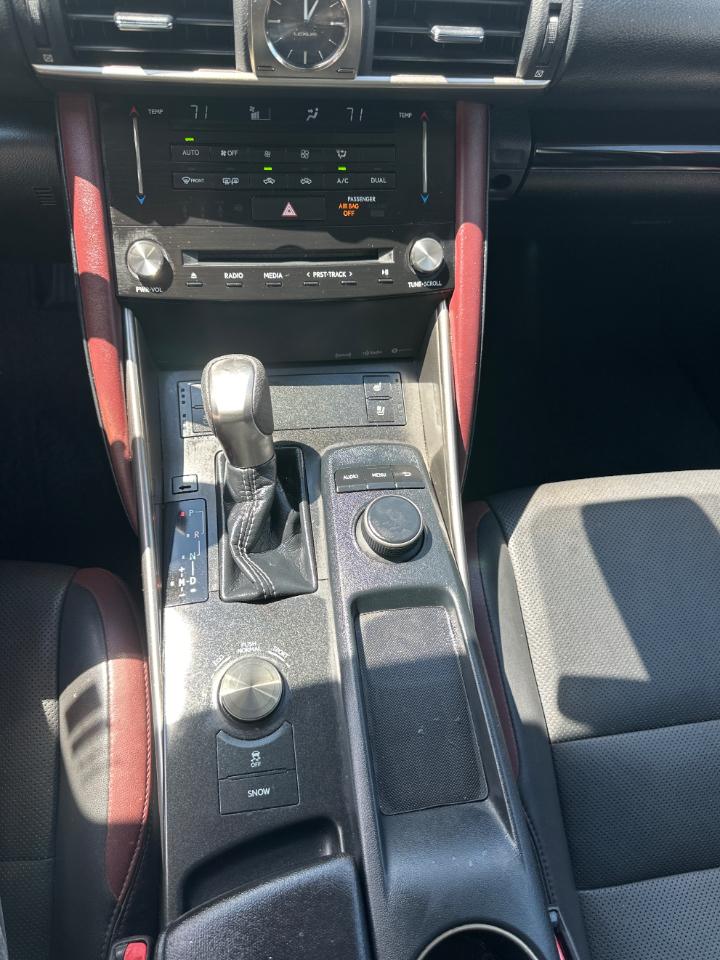 Lexus IS IS Turbo RWD 2017