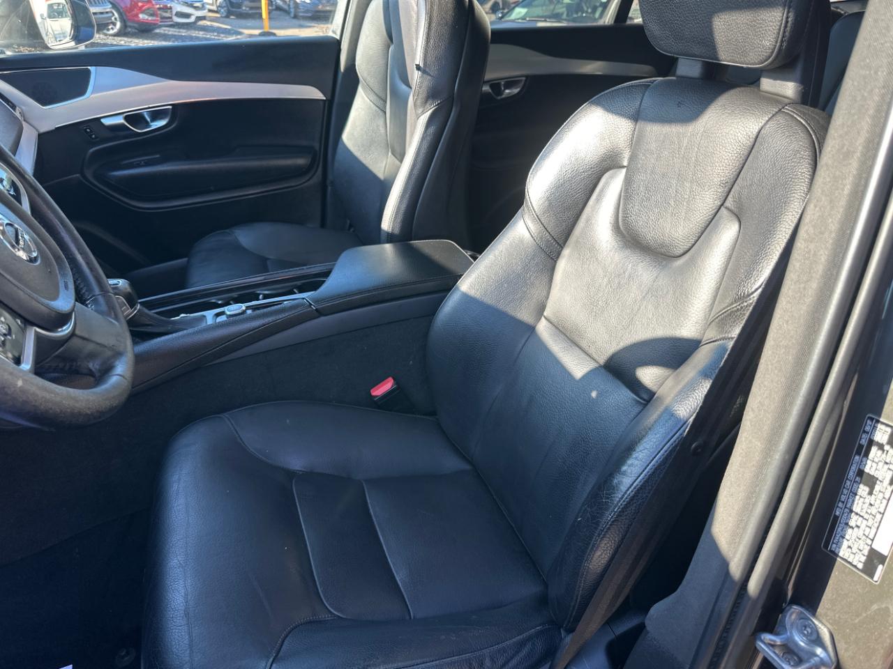 Volvo XC90 T6 AWD 7-Passenger Momentum 2018