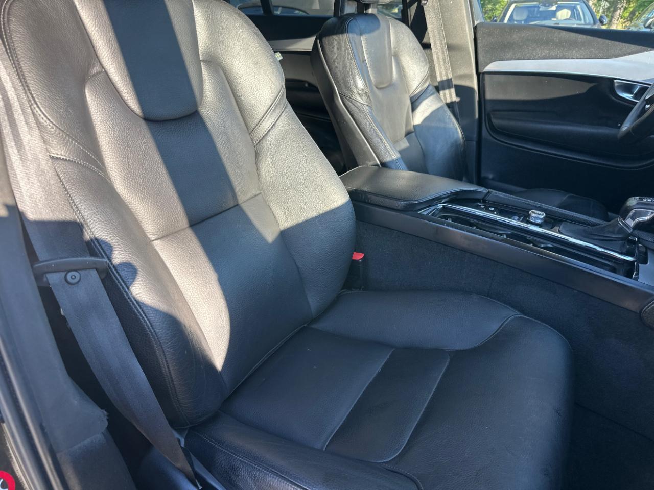 Volvo XC90 T6 AWD 7-Passenger Momentum 2018