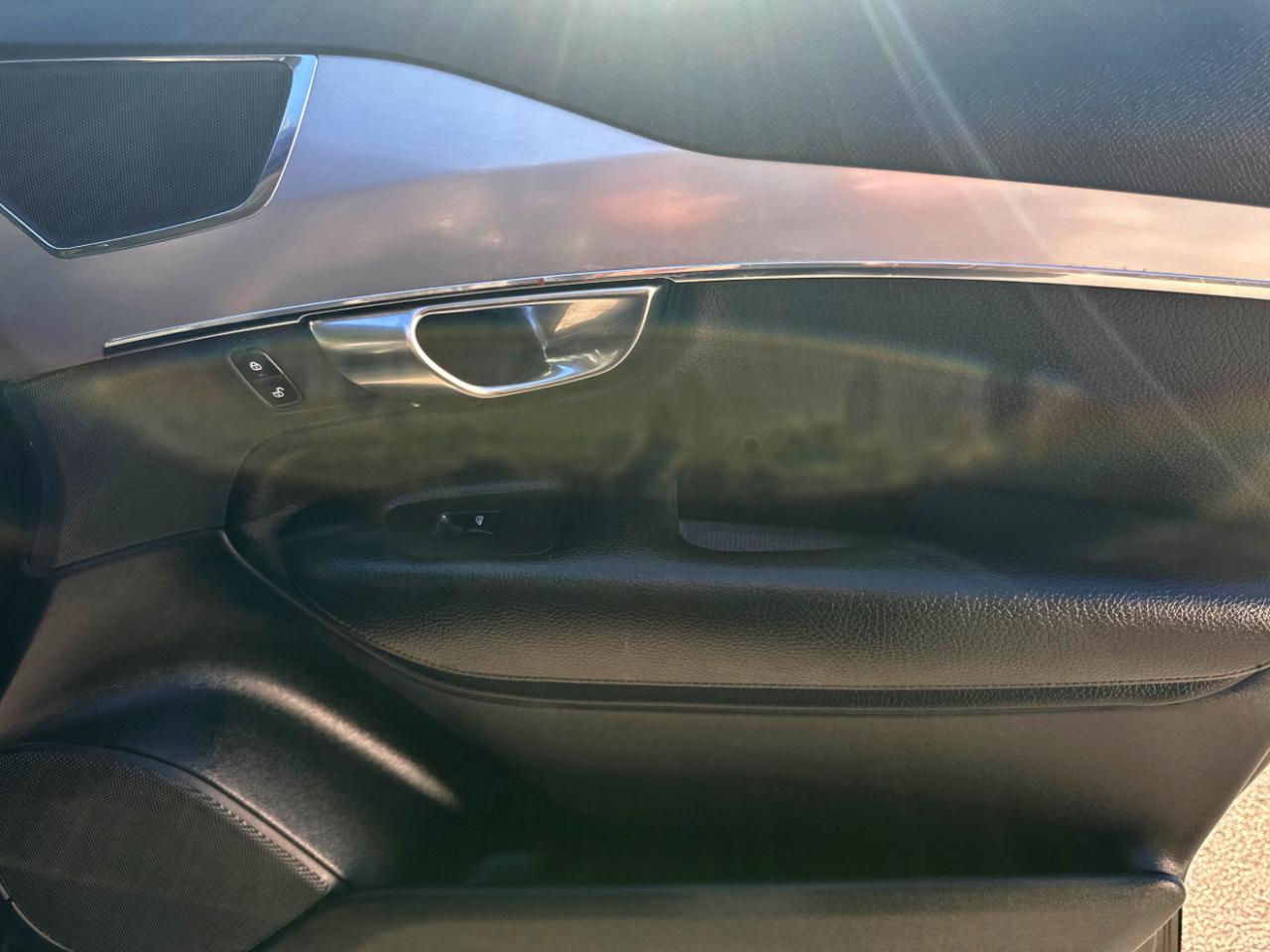 Volvo XC90 T6 AWD 7-Passenger Momentum 2018