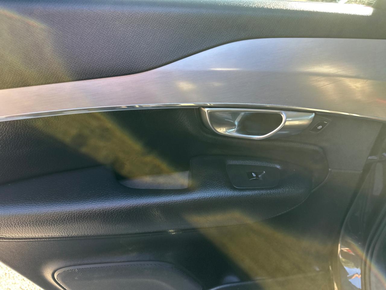 Volvo XC90 T6 AWD 7-Passenger Momentum 2018