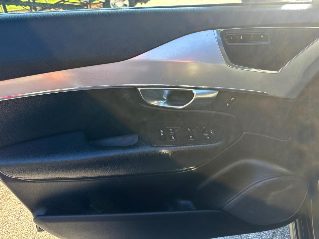 Volvo XC90 T6 AWD 7-Passenger Momentum 2018