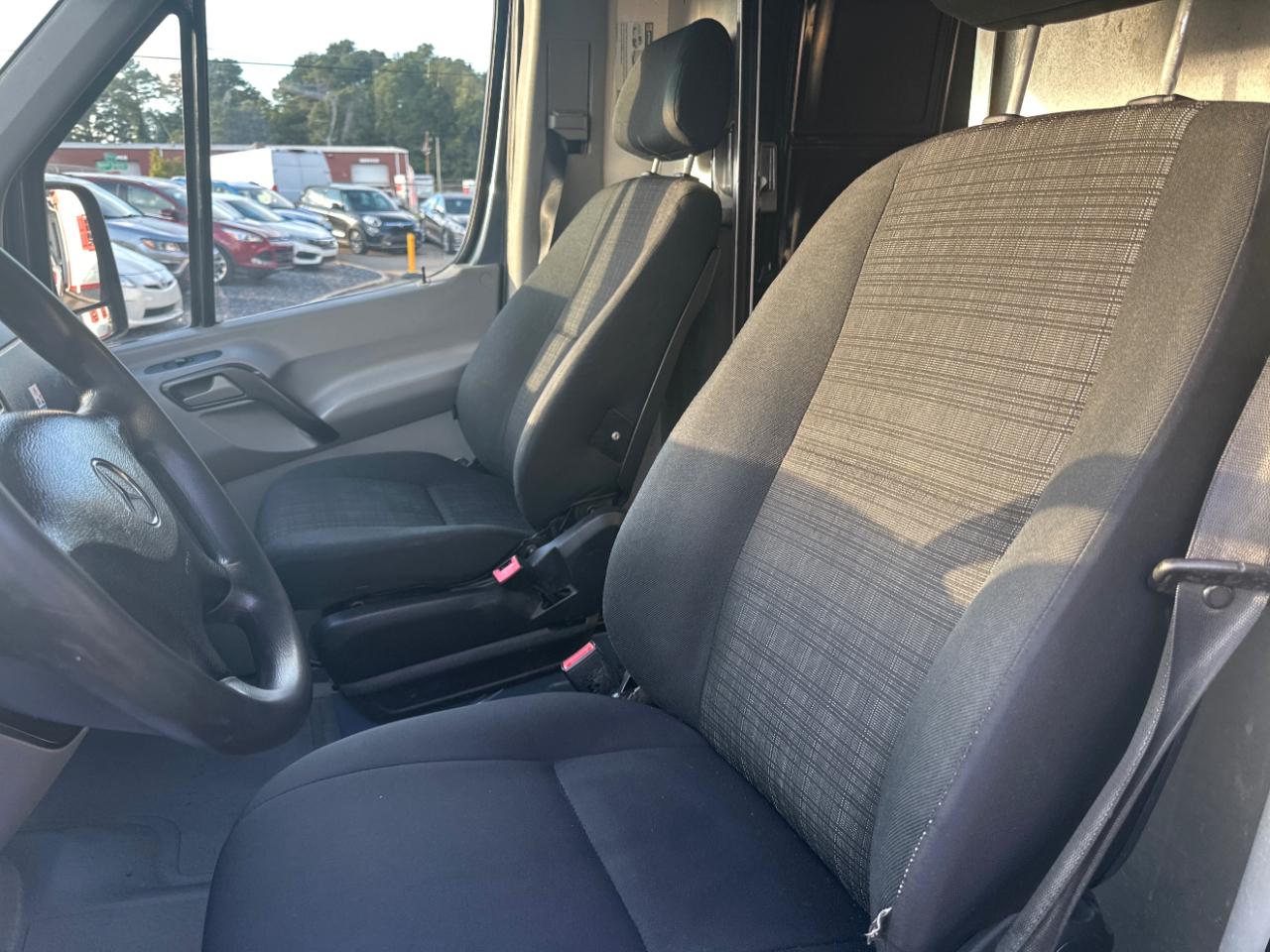 Mercedes-Benz Sprinter Cargo Van 2500 Standard Roof V6 144" Worker RWD 2018