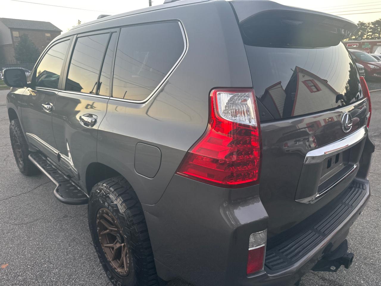 Lexus GX 460 4WD 4dr Premium 2011