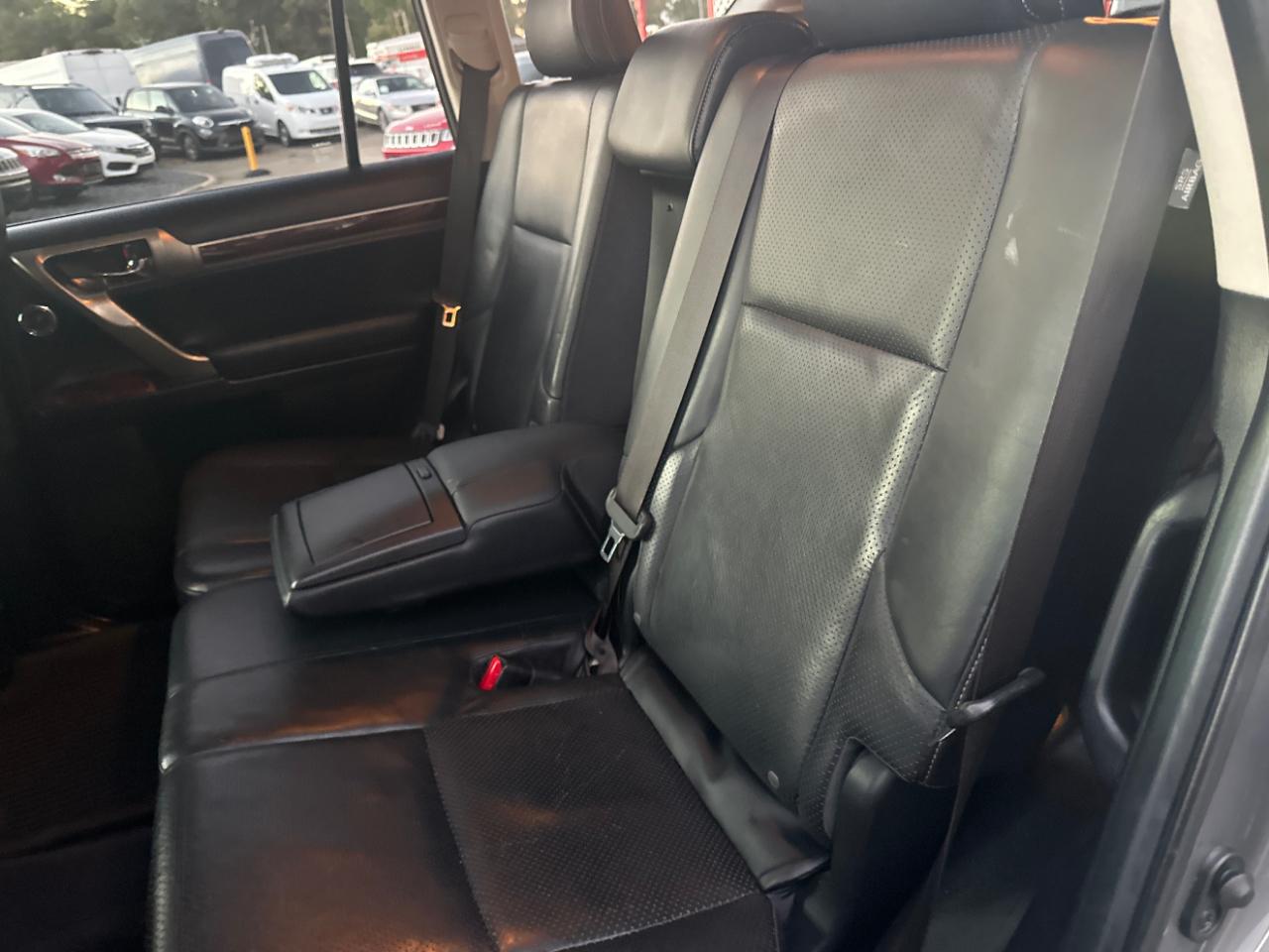 Lexus GX 460 4WD 4dr Premium 2011