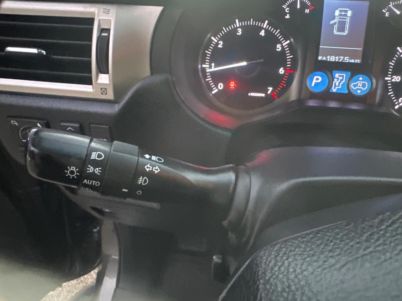 Lexus GX 460 4WD 4dr Premium 2011