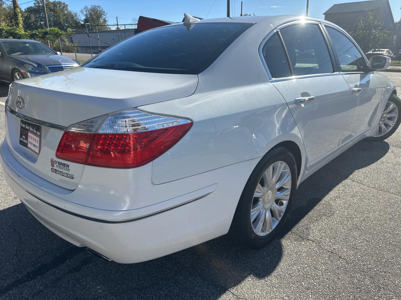 Hyundai Genesis 4dr Sdn 3.8L V6 2009