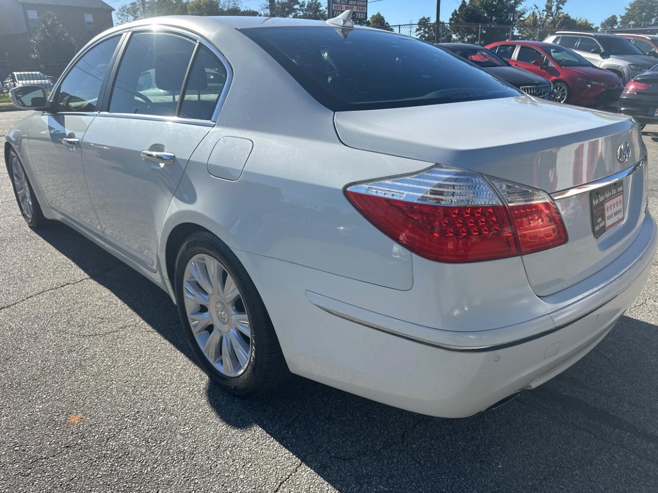 Hyundai Genesis 4dr Sdn 3.8L V6 2009