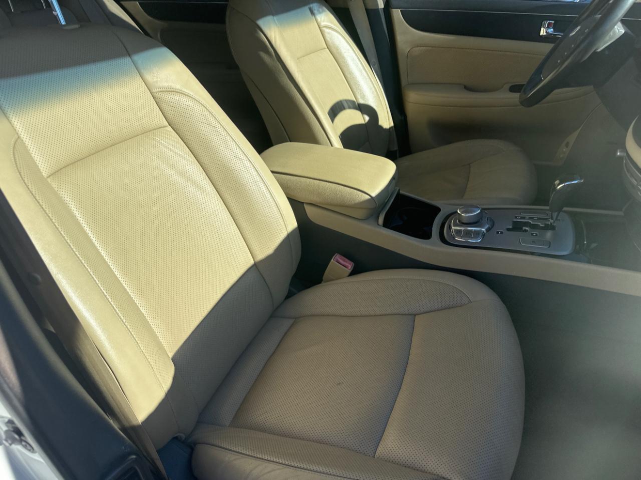 Hyundai Genesis 4dr Sdn 3.8L V6 2009