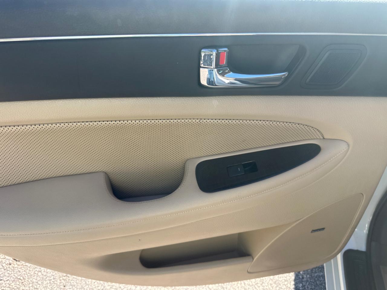 Hyundai Genesis 4dr Sdn 3.8L V6 2009