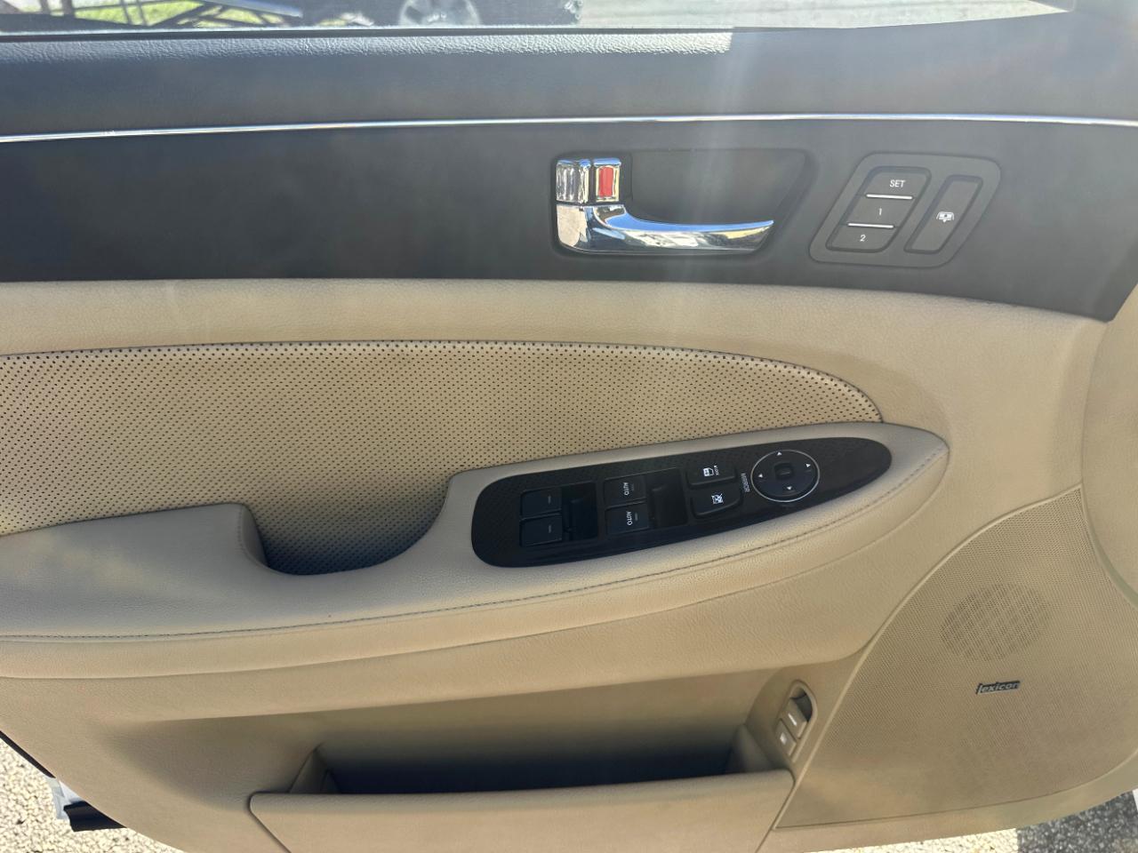 Hyundai Genesis 4dr Sdn 3.8L V6 2009