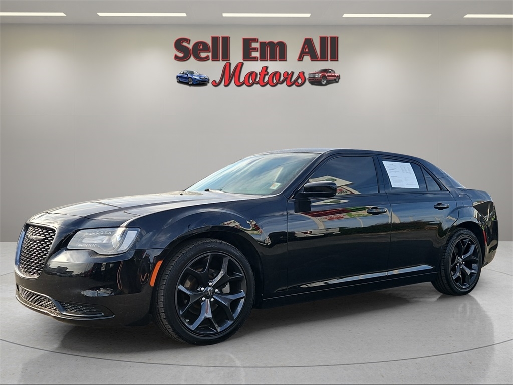 2022 Chrysler 300 Touring's photo