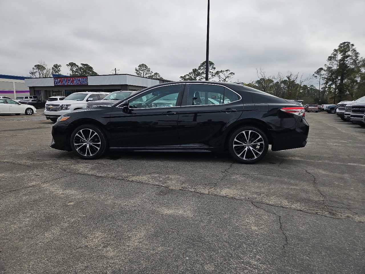 2019 Toyota Camry SE